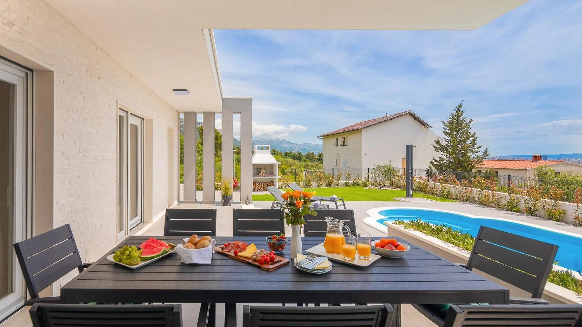Villa Paradiso Adriatico Kastela 0*,  Croatia