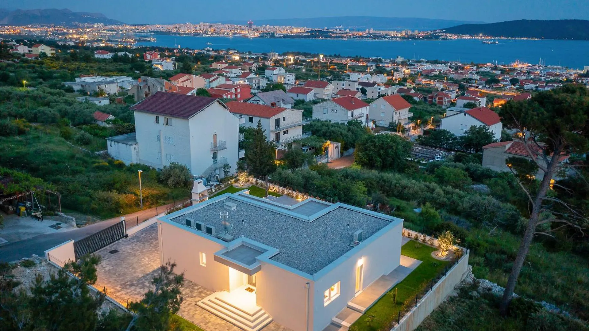 Villa Paradiso Adriatico Kastela 0*,  Croatia